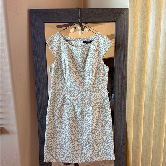 Dresses & Skirts - Elegant White Patterned Dress